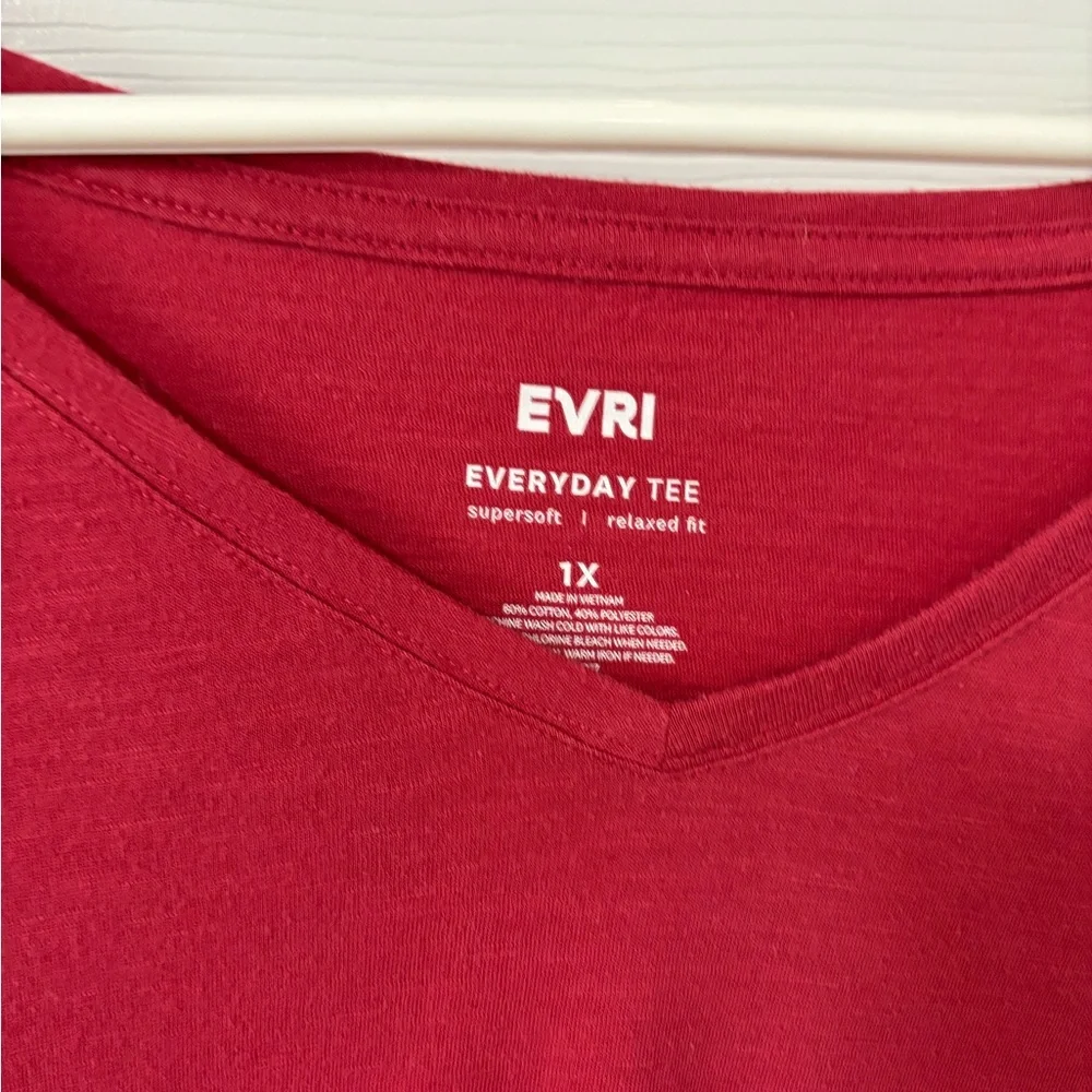 NWOT EVRI v neck tee size 1X - Picture 2 of 3